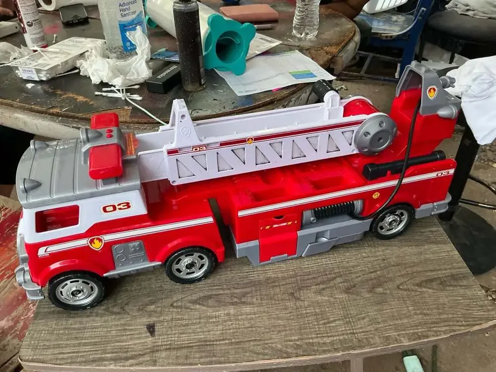 PAW Patrol Ultimate Rescue Fire Truck with 2ft Extendable Ladder